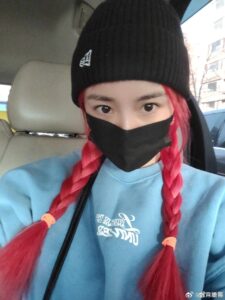 Yang Mi had to dye her hair red.